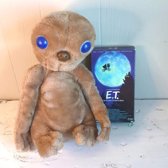 Showtime ET Movie Memorabilia 12" Plush and VHS Set 80's 1982 Nostalgic Vintage - Picture 9 of 9